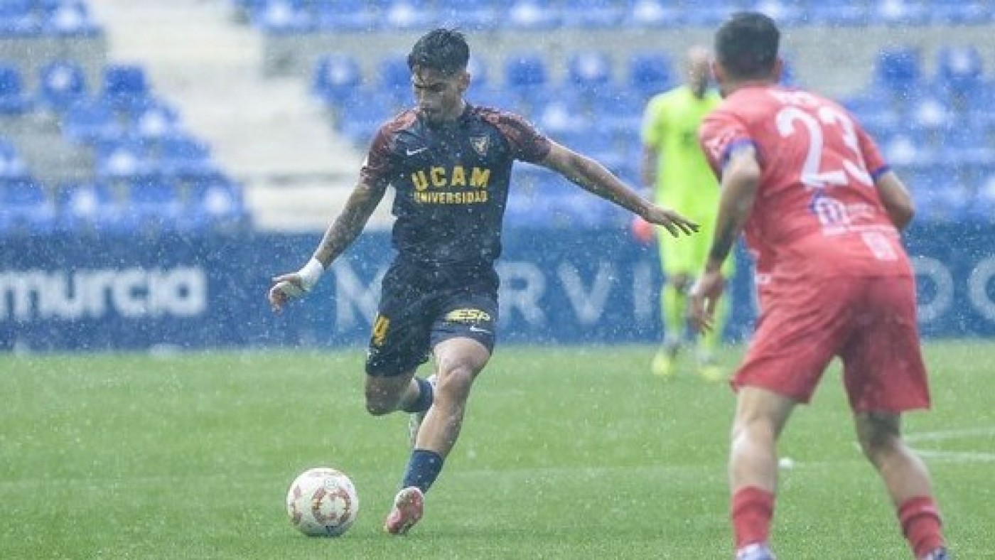 La lluvia de goles favorece al UCAM frente a La Minera (3-2)