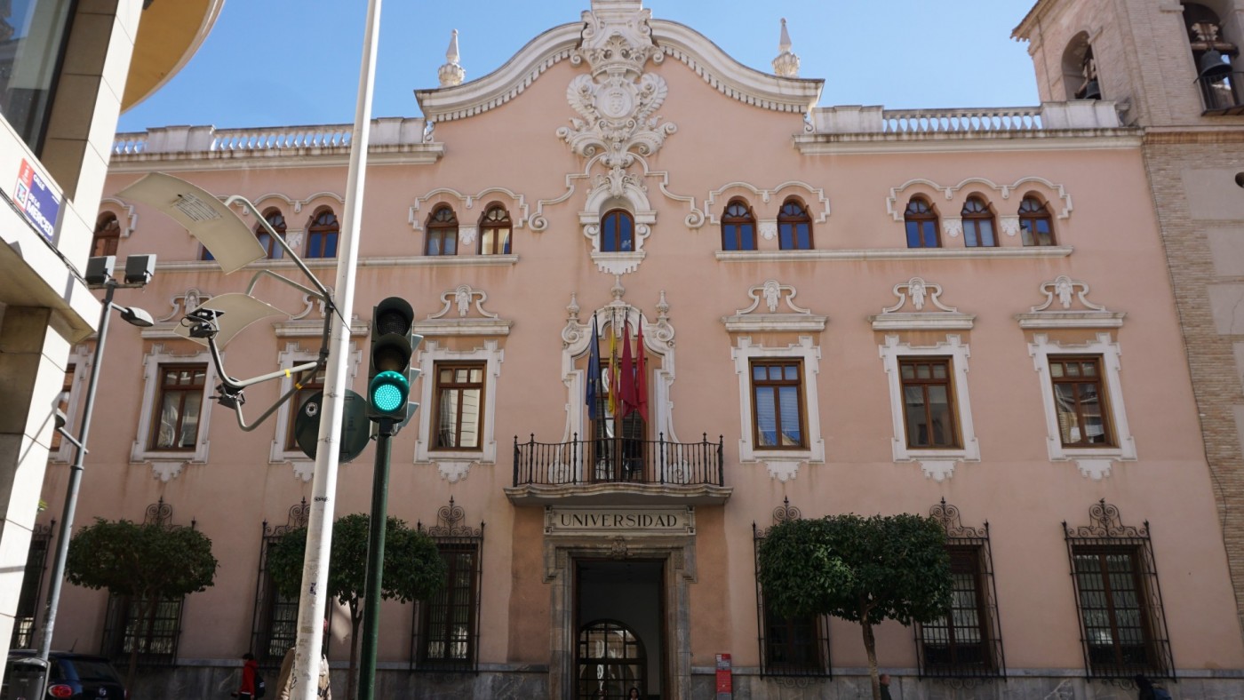 Las empresas murcianas demandan cada vez menos graduados universitarios 