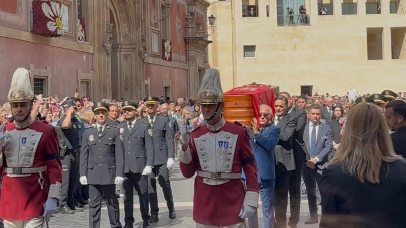Murcia despide a José Ballesta entre aplausos, emoción y gritos de “¡Viva el alcalde!”