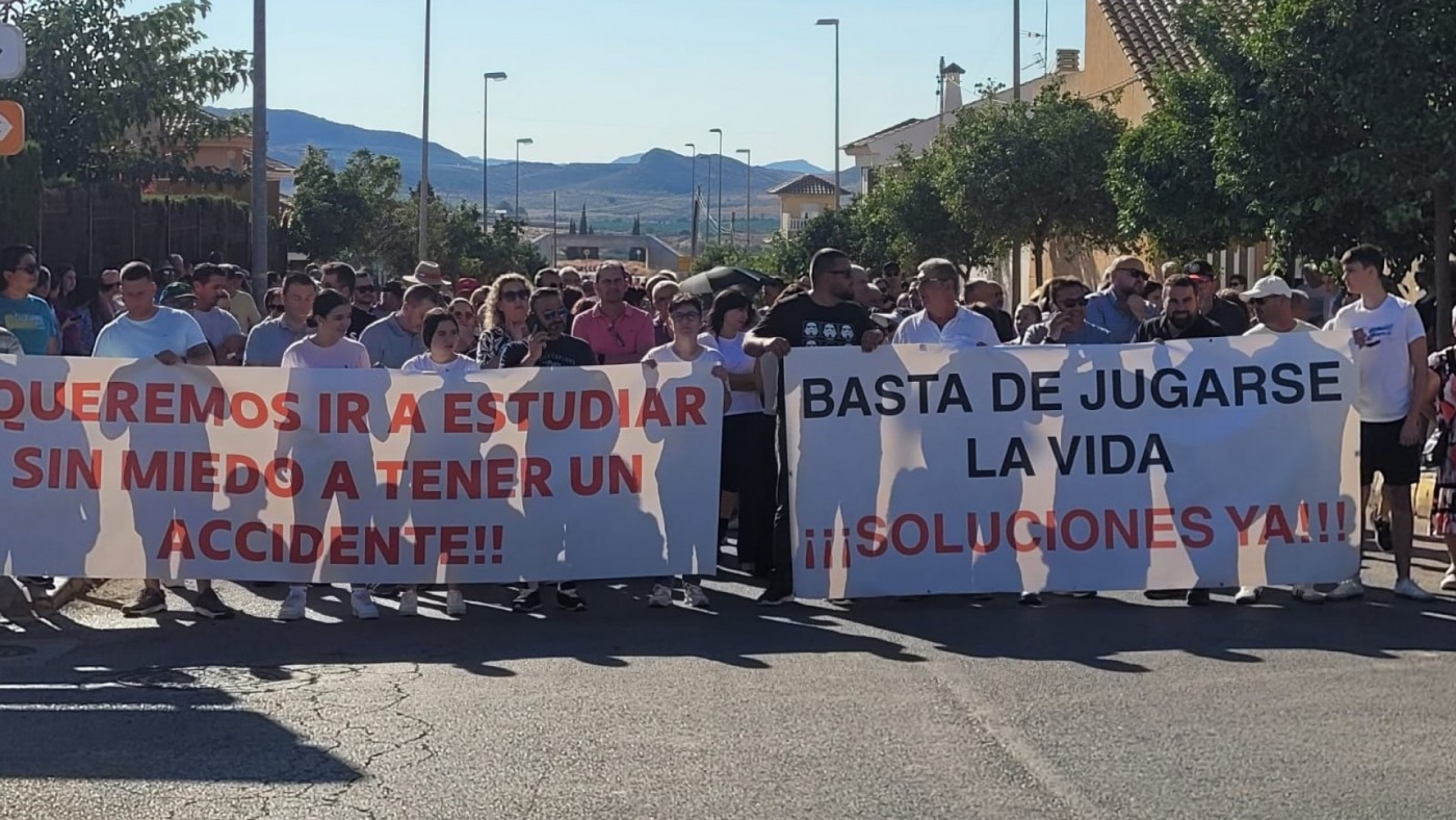 Los vecinos de Almendricos piden que el Ayuntamiento les arregle la carretera RM-D7