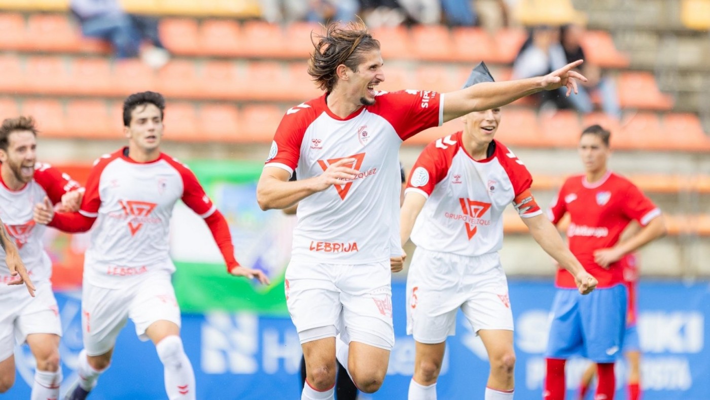 El Águilas refuerza su defensa con Álex Revuelta
