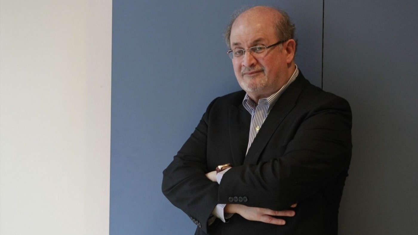Hospitalizado el escritor Salman Rushdie tras ser apuñalado durante una presentación en Nueva York
