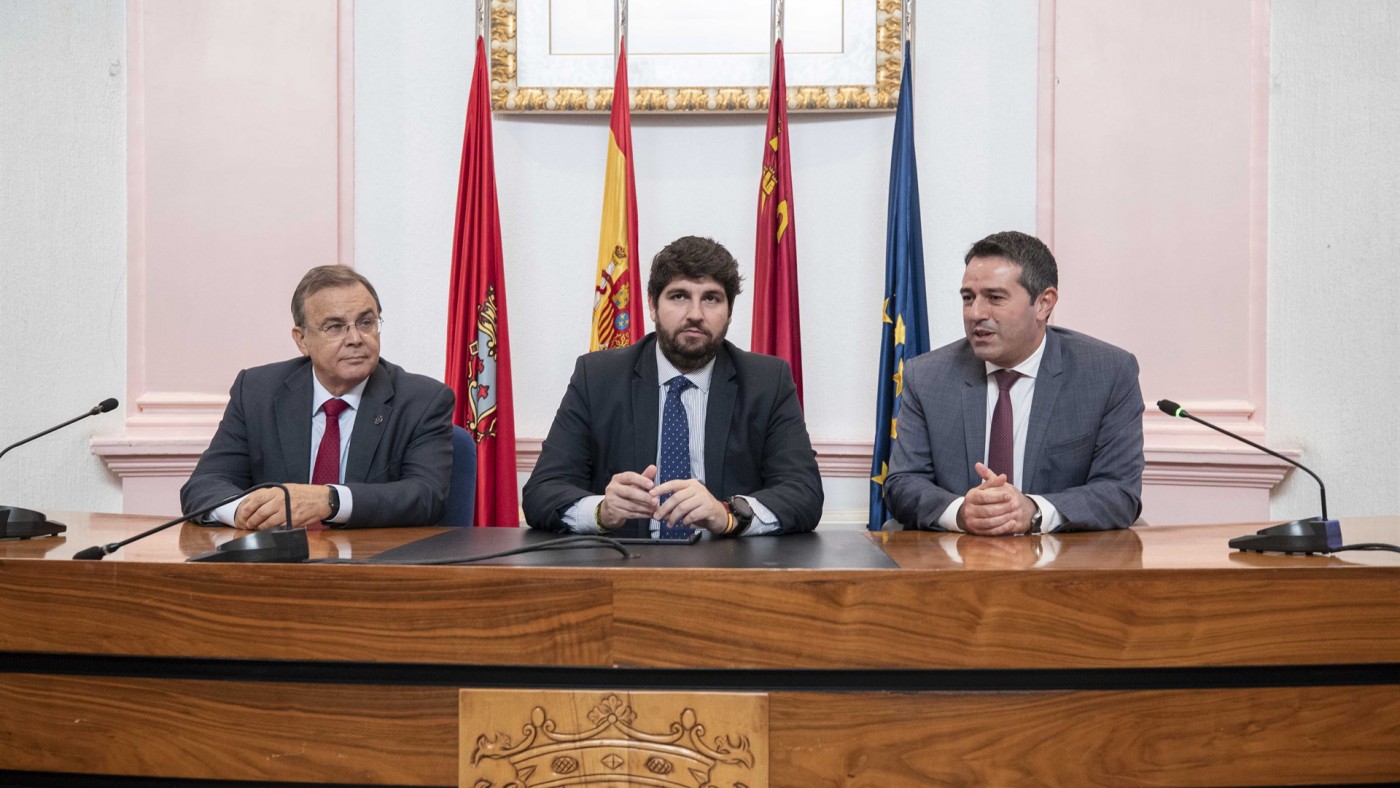 López Miras junto al alcalde de Alcantarilla y al consejero de Fomento.