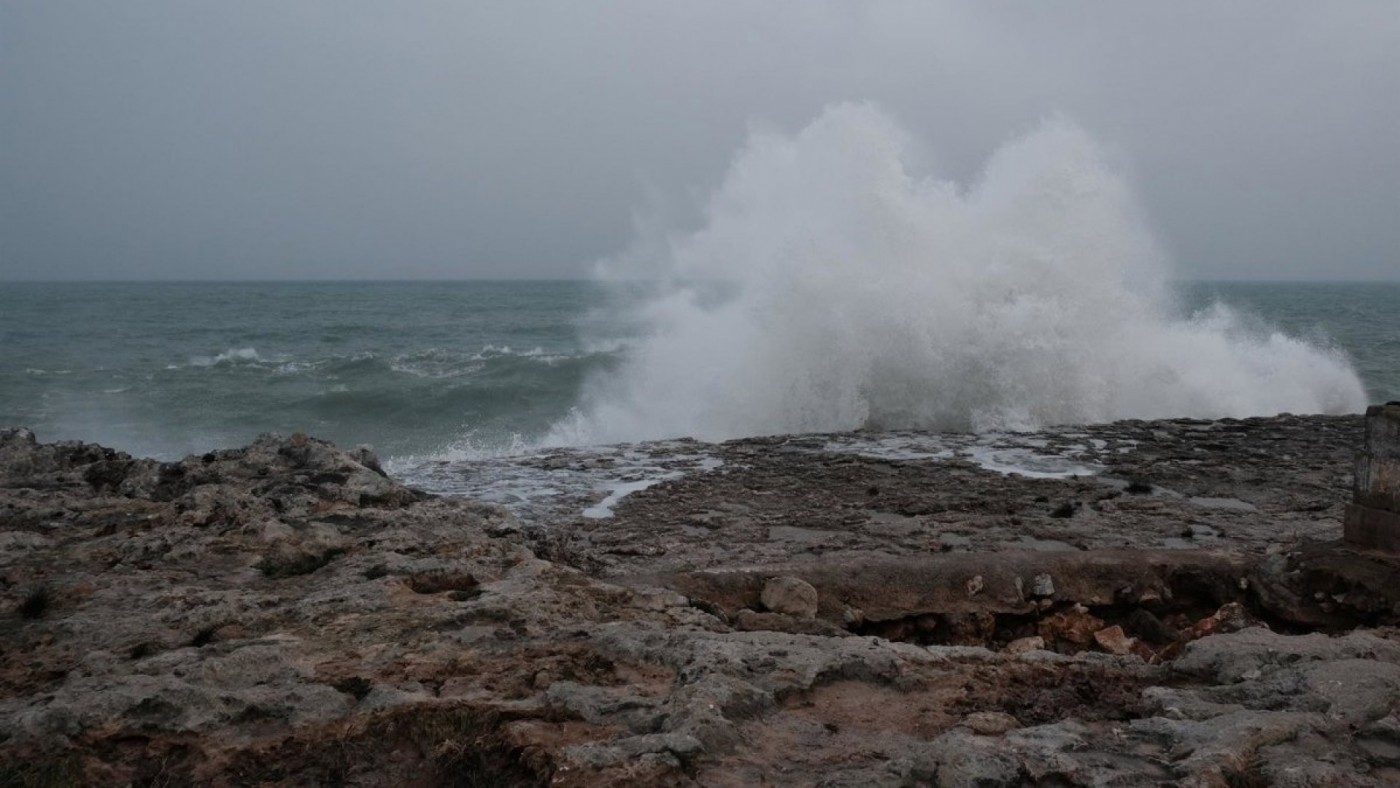Olas de hasta 3 metros de altura en el litoral de la Región de Murcia