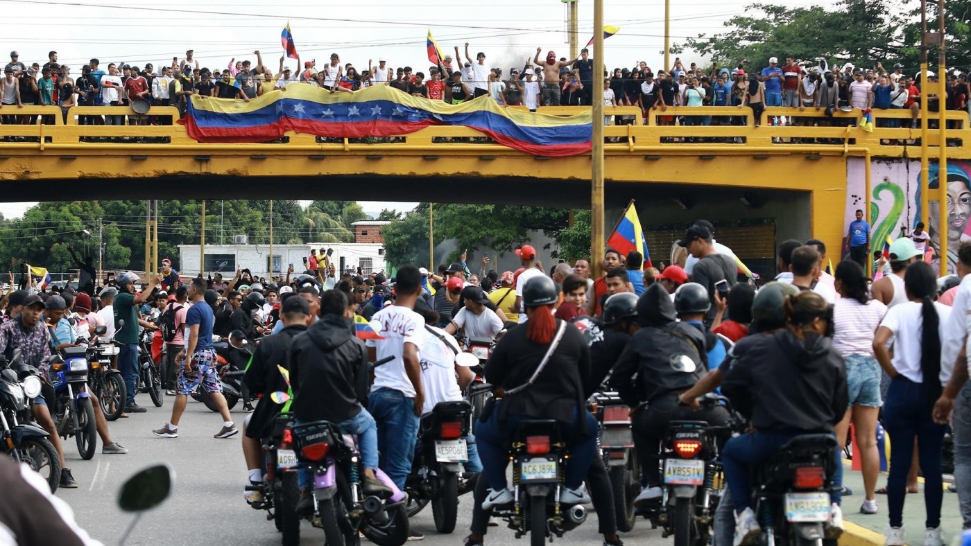 Al menos un muerto y medio centenar de detenidos en las protestas de la oposición en Venezuela