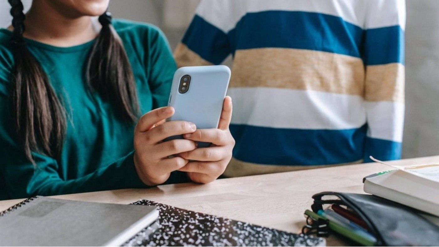 La conflictividad en las aulas baja un 30% tras prohibir los teléfonos móviles en centros escolares