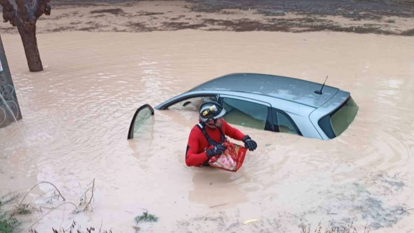 Más de un centenar de asuntos atendidos por los servicios de emergencia por la lluvia y el viento