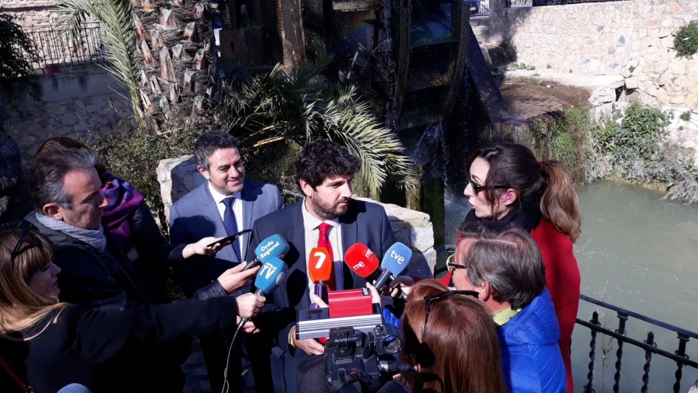 López Miras atiende a los medios en Alcantarilla