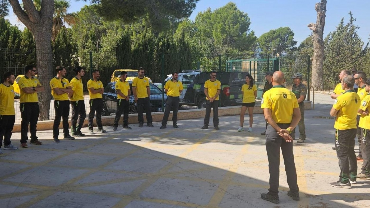 Murcia envía un helicóptero y 20 efectivos a ayudar al incendio de Madrid y Ávila
