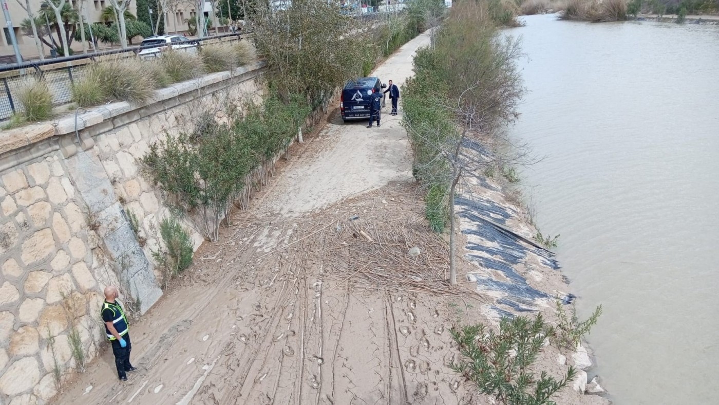 El cadáver hallado en el río llevaba el uniforme de una empresa hortofrutícola