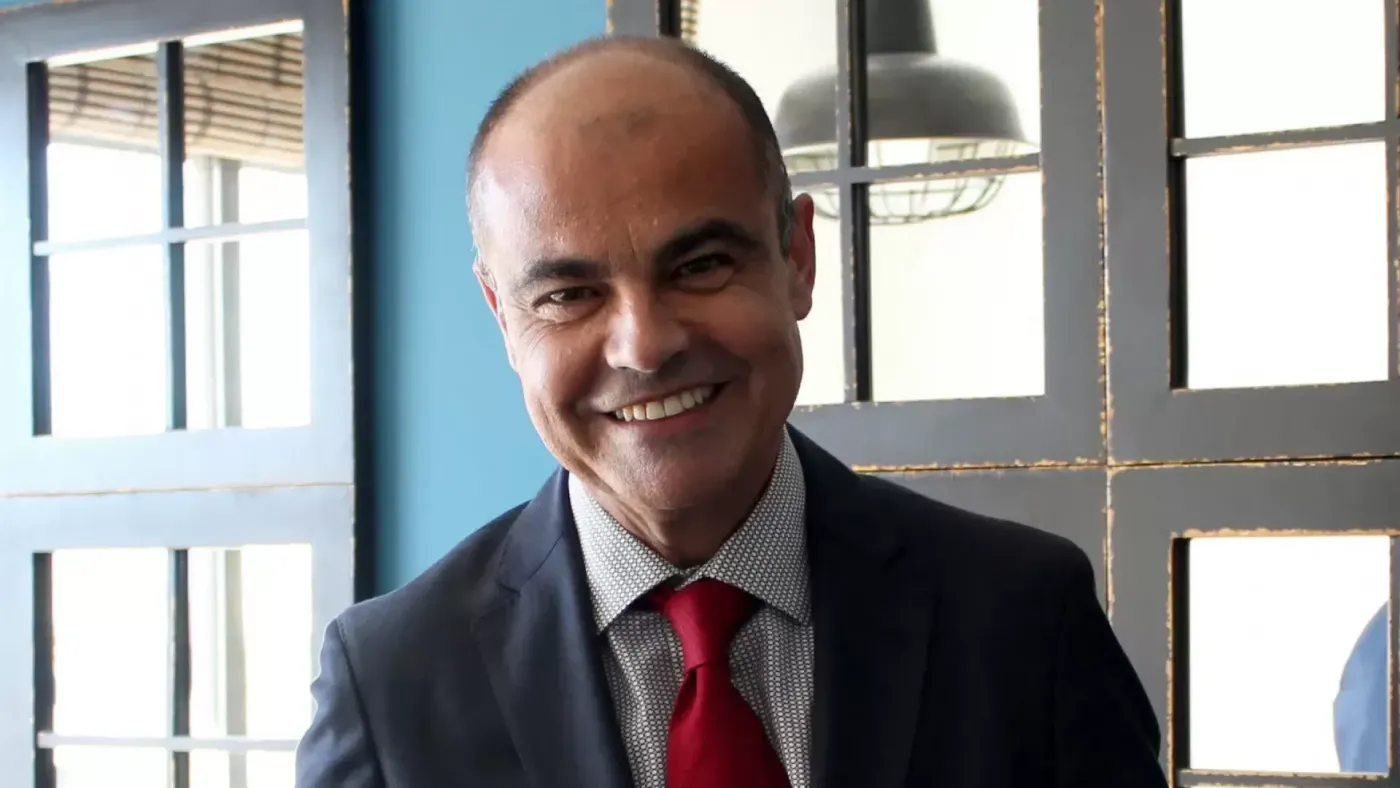 Daniel Pastor inscribe a La Unión pero rechaza revenderlo a Julián Luna