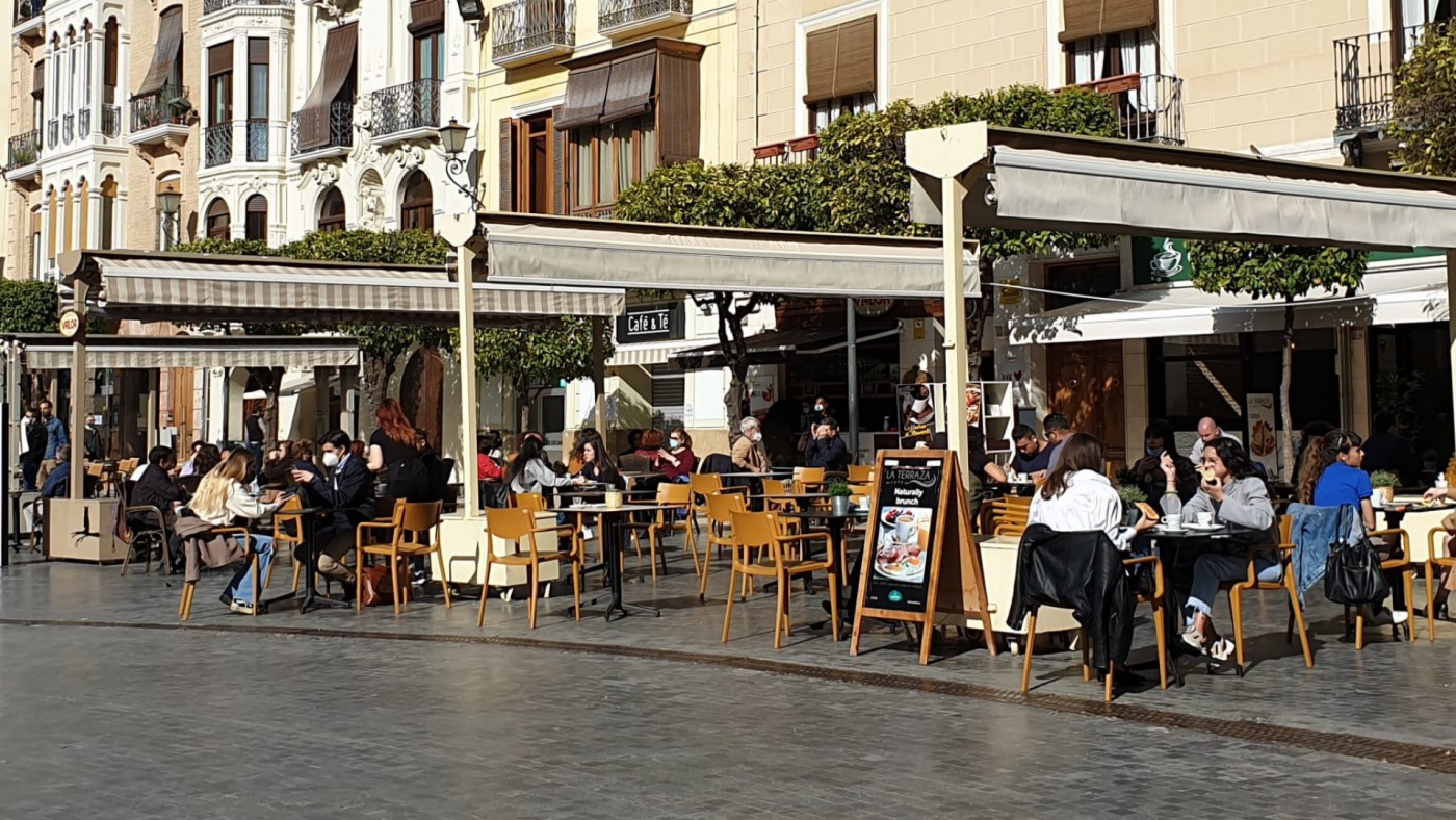 Terrazas abiertas en el centro de Murcia