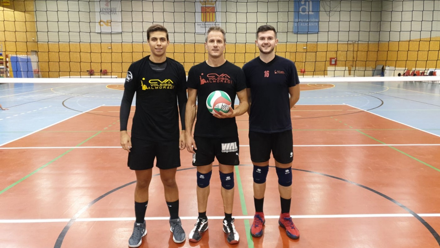 Voleibol Almoradí, el refugio de tres murcianos en la élite