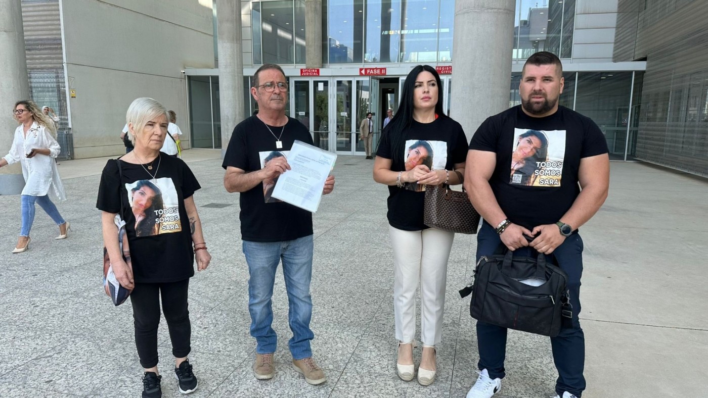 La familia de Sara Gómez denuncia al consejero de Salud ante la Fiscalía por presuntas irregularidades sanitarias
