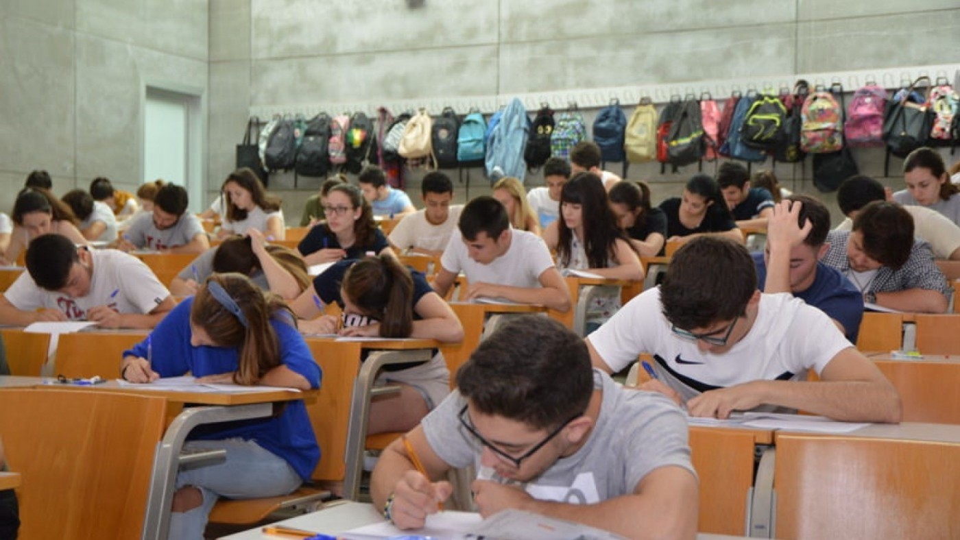 Menos aprobados y una nota media más baja en la PAU de la Región de Murcia