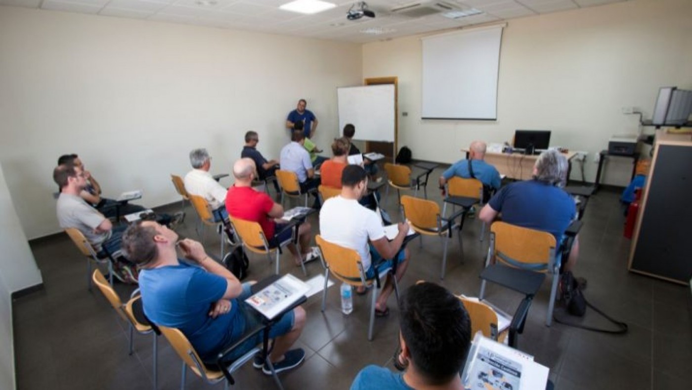 FROET pide papeles para los inmigrantes que quieran ser conductores profesionales 