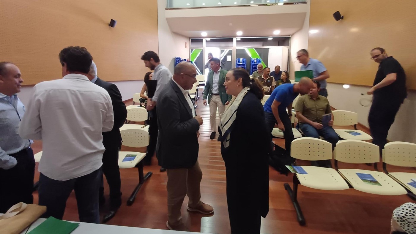La Comunidad planea instalar 3 zonas de fondeo y balizar las prohibidas para proteger poblaciones de nacra en el Mar Menor