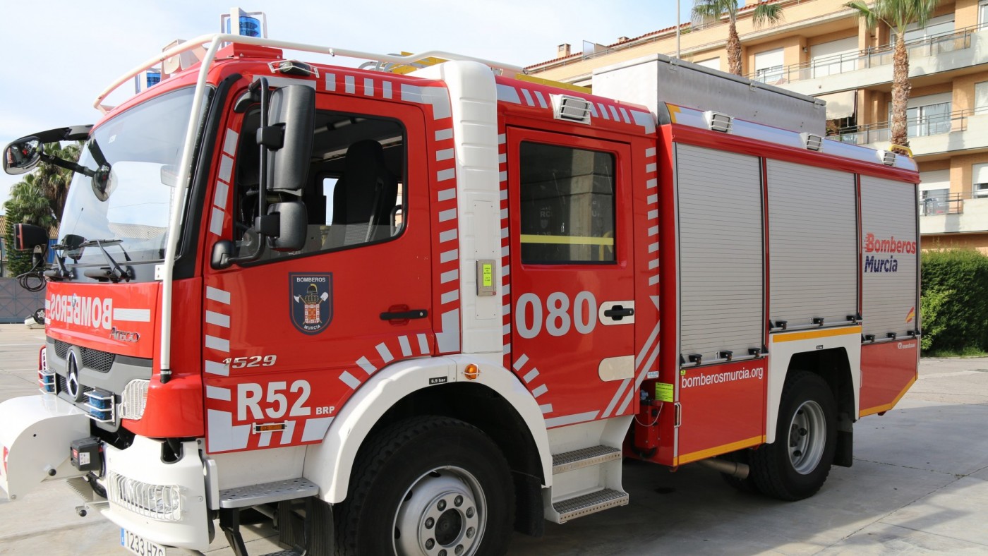 Nueve personas atendidas tras el incendio en una vivienda del polígono Infante Don Juan Manuel en Murcia