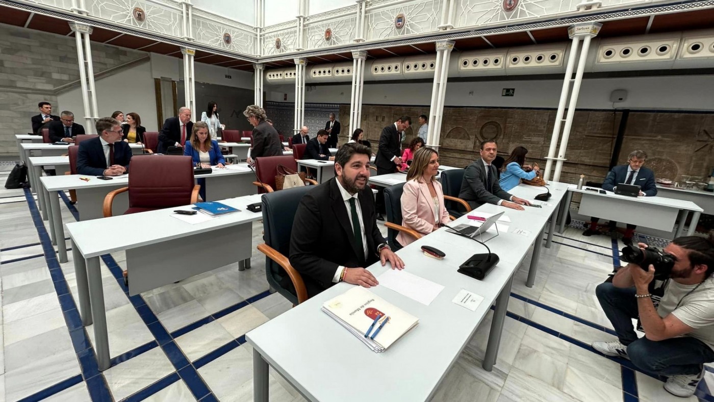 La Asamblea solo aprueba por unanimidad llevar el tranvía a localidades como Molina, Alcantarilla o Santomera