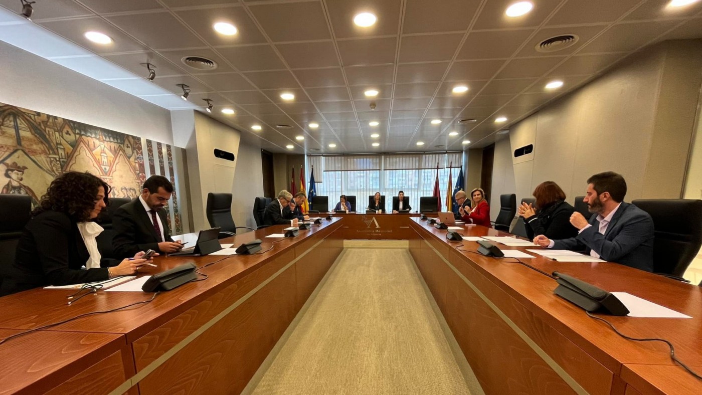 La Asamblea suspende los plenos de esta semana por la investidura de Sánchez