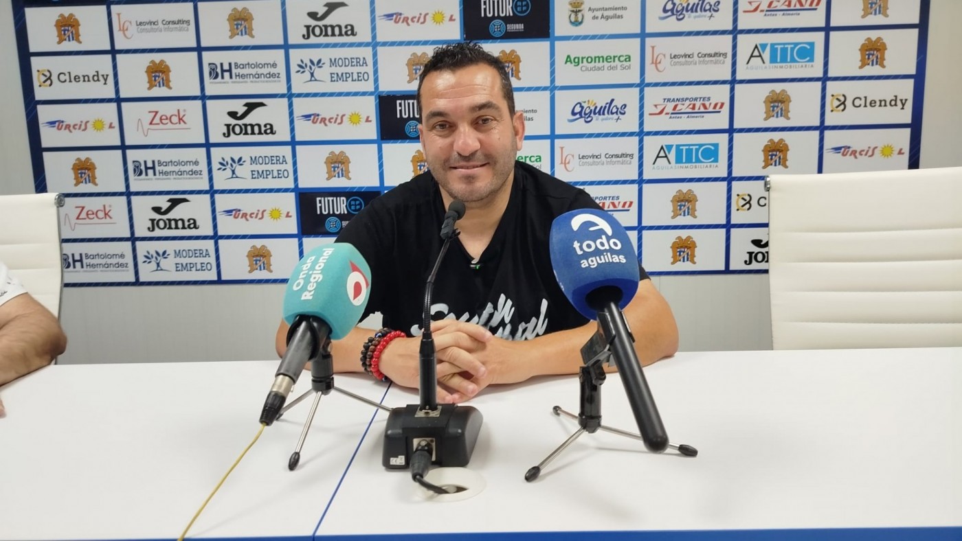 Adrián Hernández: "No hay nada hecho" 