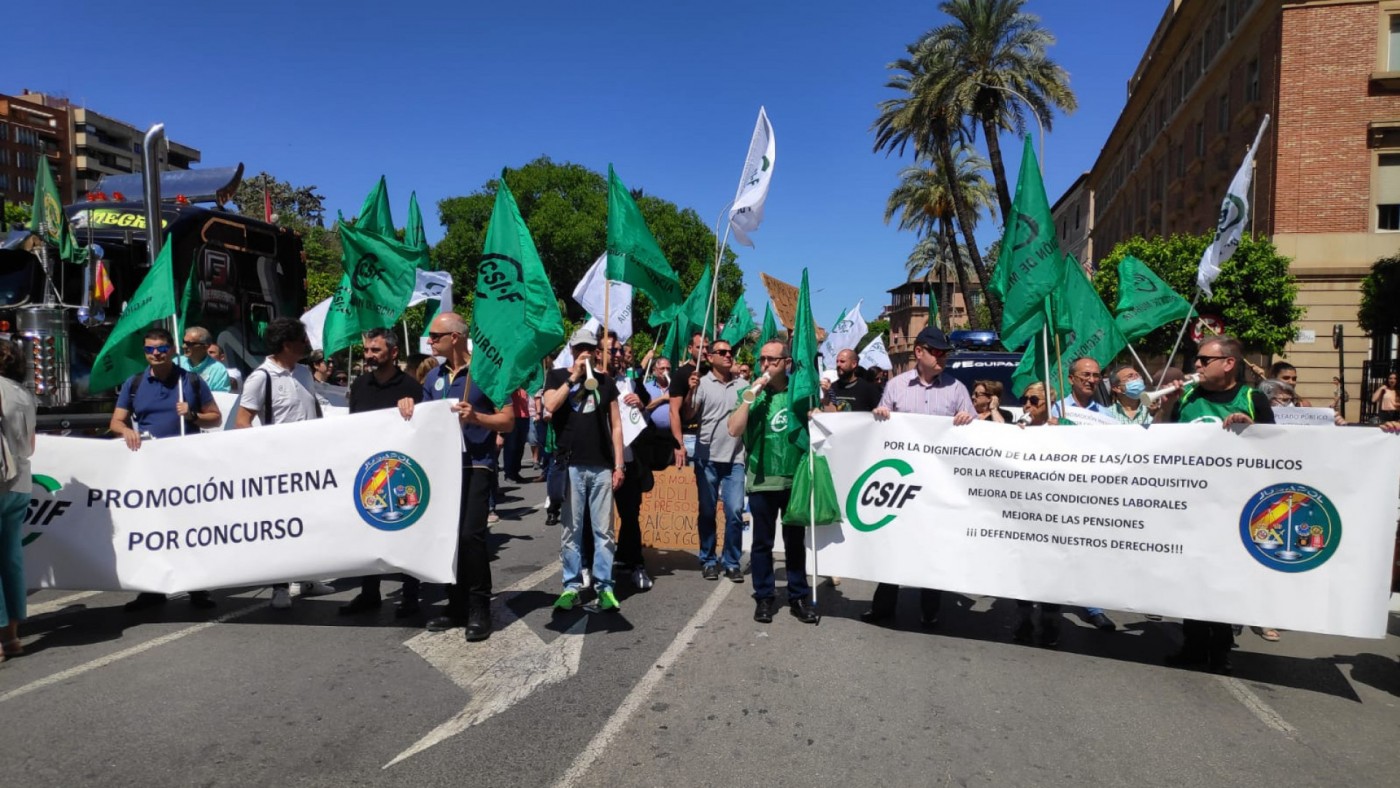 CSIF protesta ante la Delegación del Gobierno por la pérdida de poder adquisitivo de los empleados y la ausencia de negociación salarial