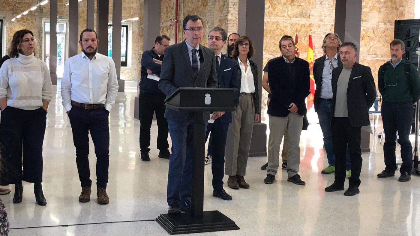 El alcalde Ballesta junto a miembros del Consejo Asesor del nuevo centro artístico del Cuartel de Artillería de Murcia