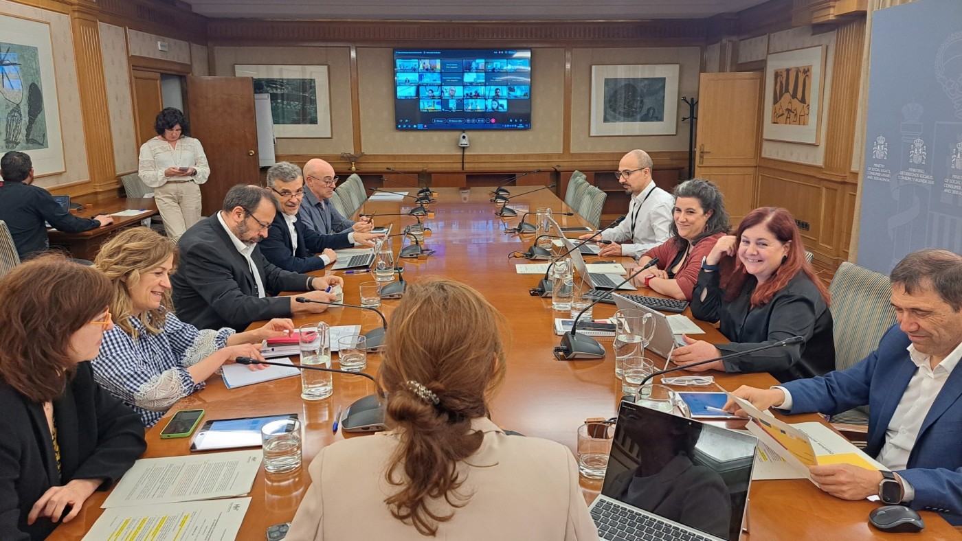 Murcia exige diálogo y financiación antes de aplicar la nueva estrategia nacional de cuidados en enfermería
