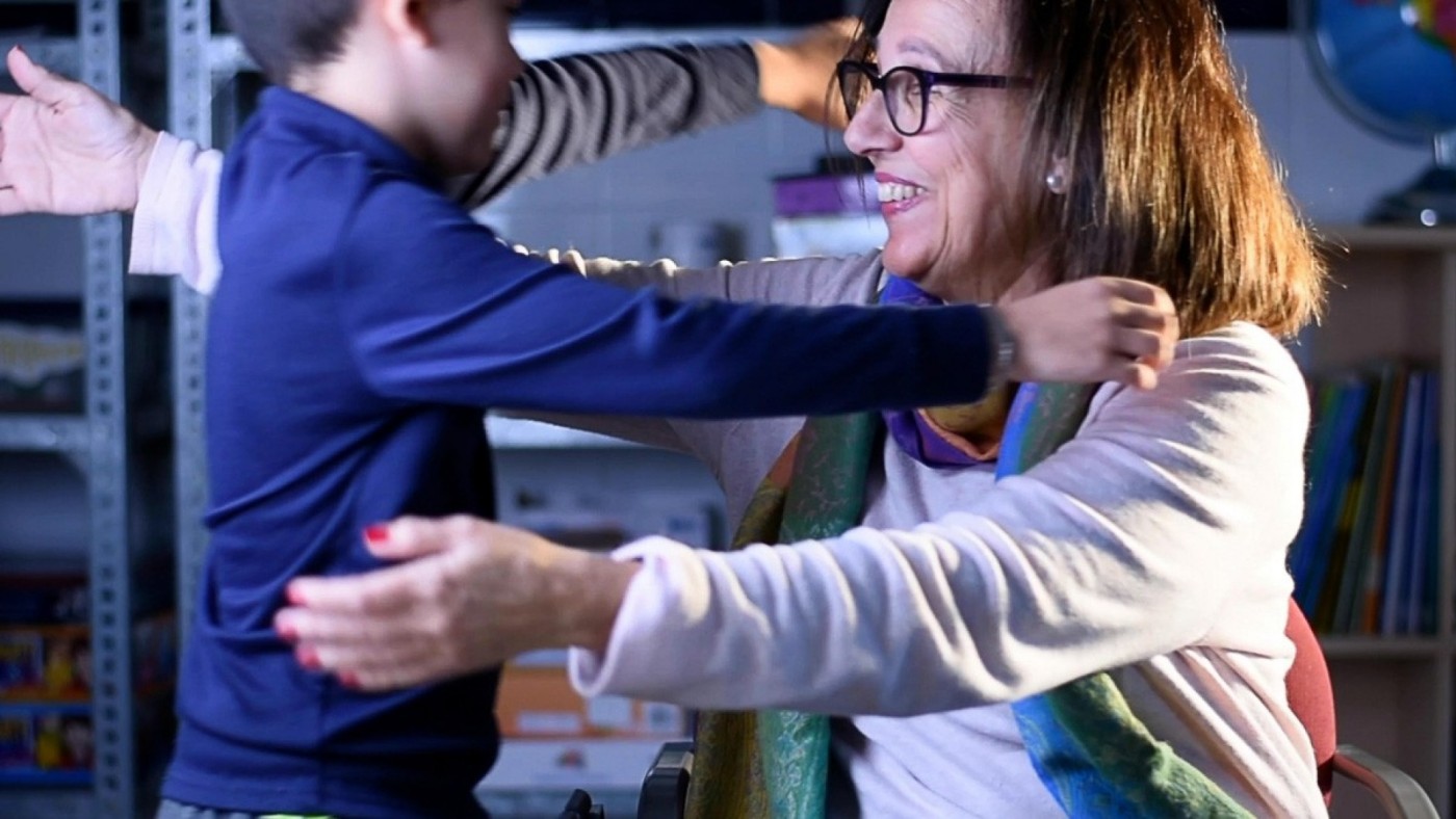 Se buscan voluntarios en Cartagena para acompañar a mayores o ayudar a niños con los deberes
