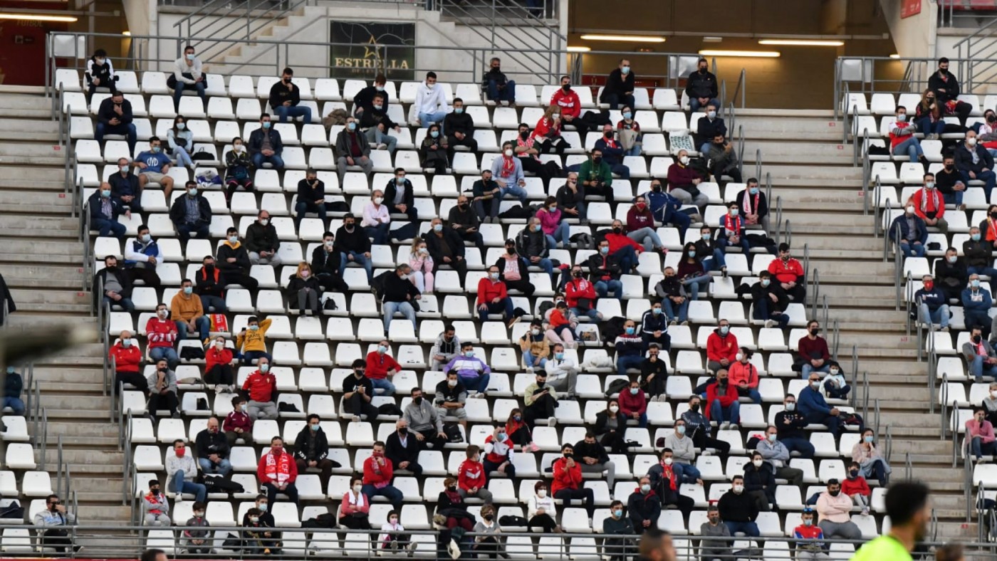 Aficionados del Real Murcia en un partido de la pasada temporada