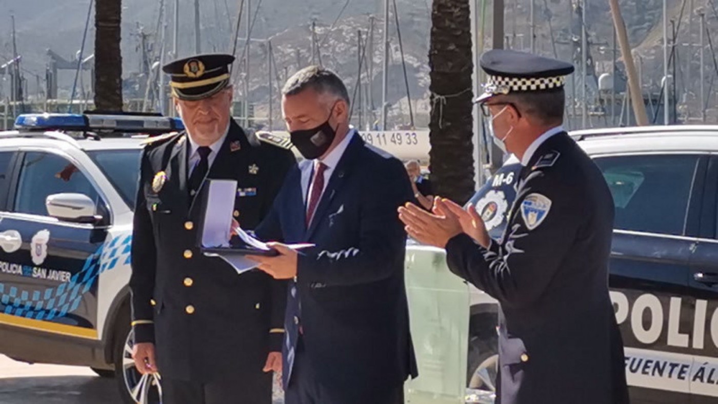 Alejo Lucas, recogiendo la medalla en el puerto de Cartagena