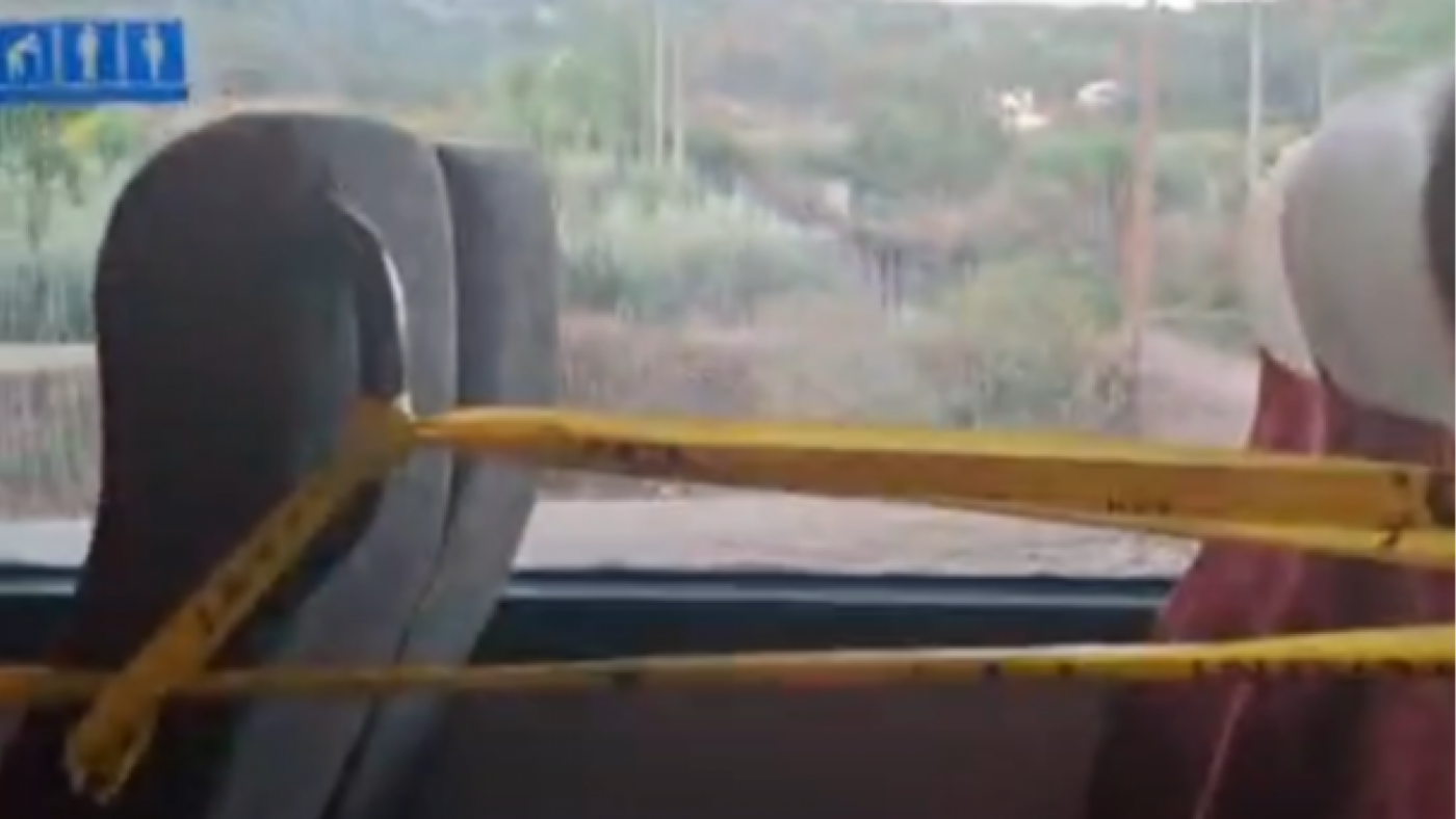 Vecinos de La Parroquia denuncian que su autobús escolar se cae a pedazos