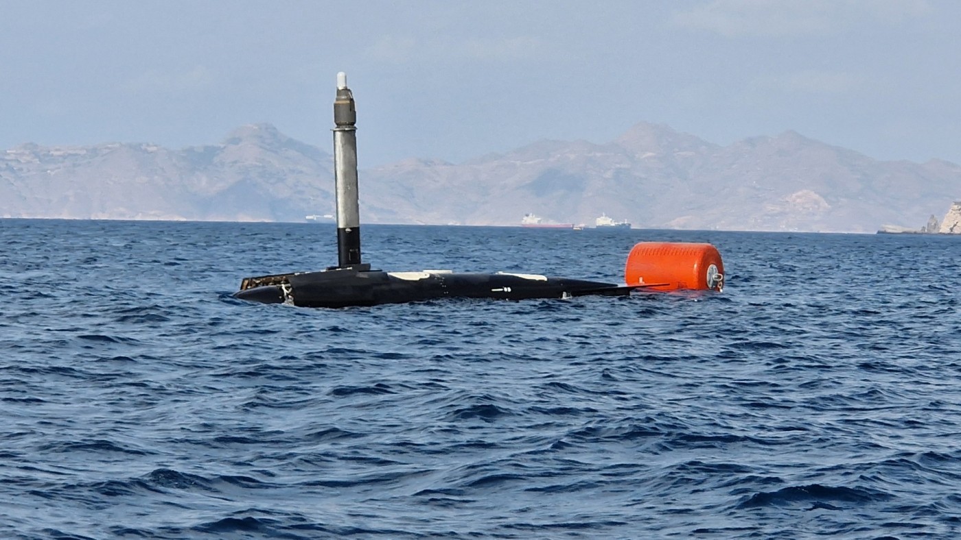 El submarino S82 ya se sumerge en el Mediterráneo