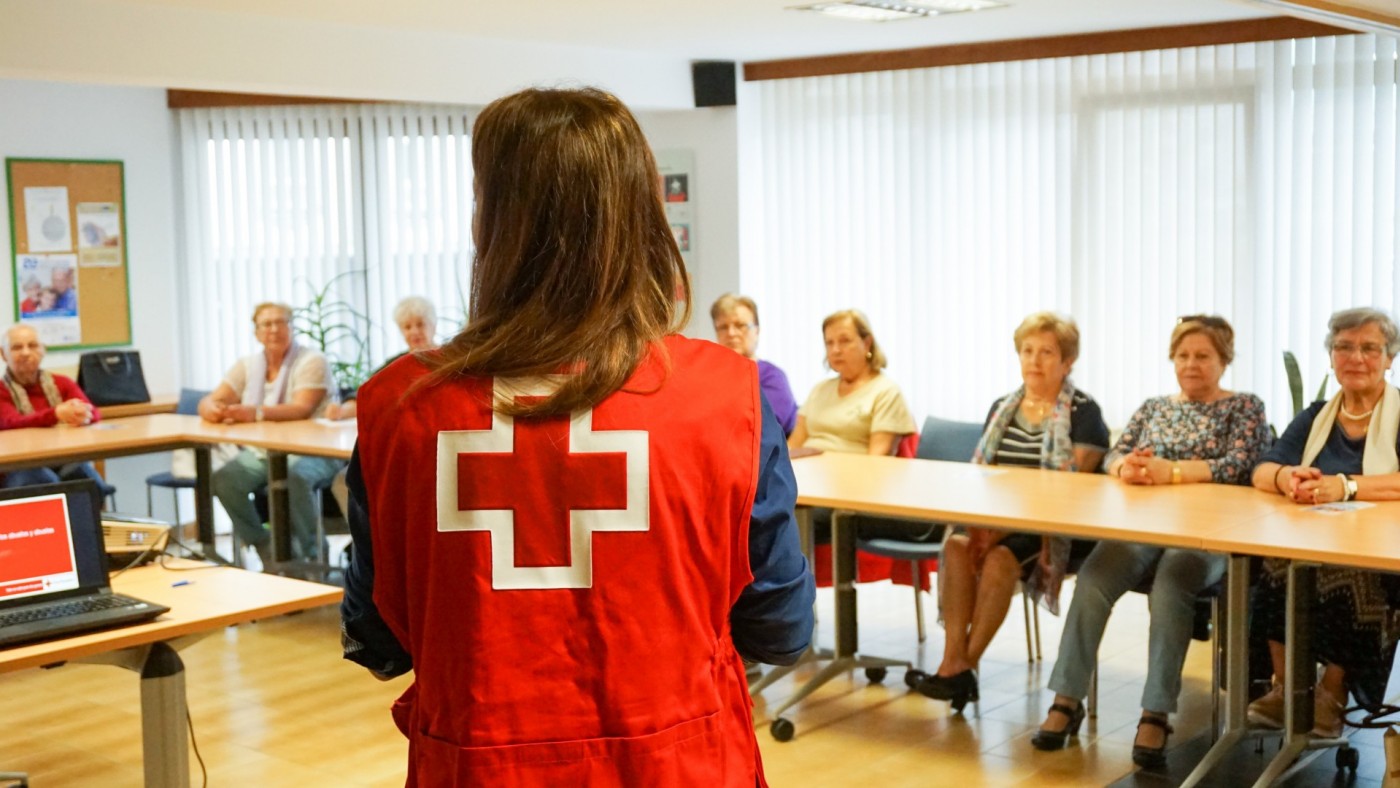 Cruz Roja recibe más de 24.000 llamadas al teléfono para tratar la depresión: 900 107 917