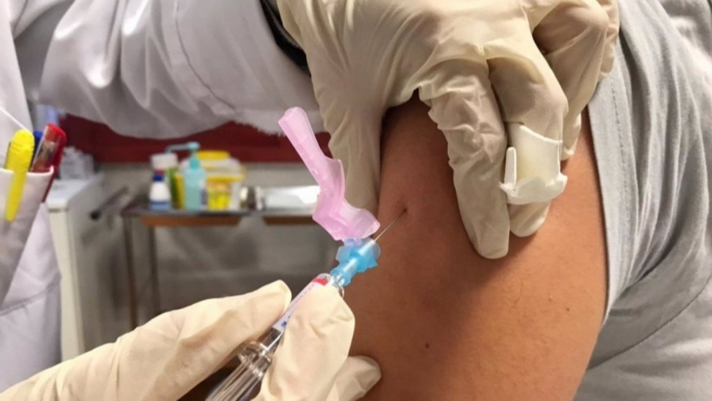 Demuestran que una vacuna española contra el covid protege de la infección y el daño cerebral