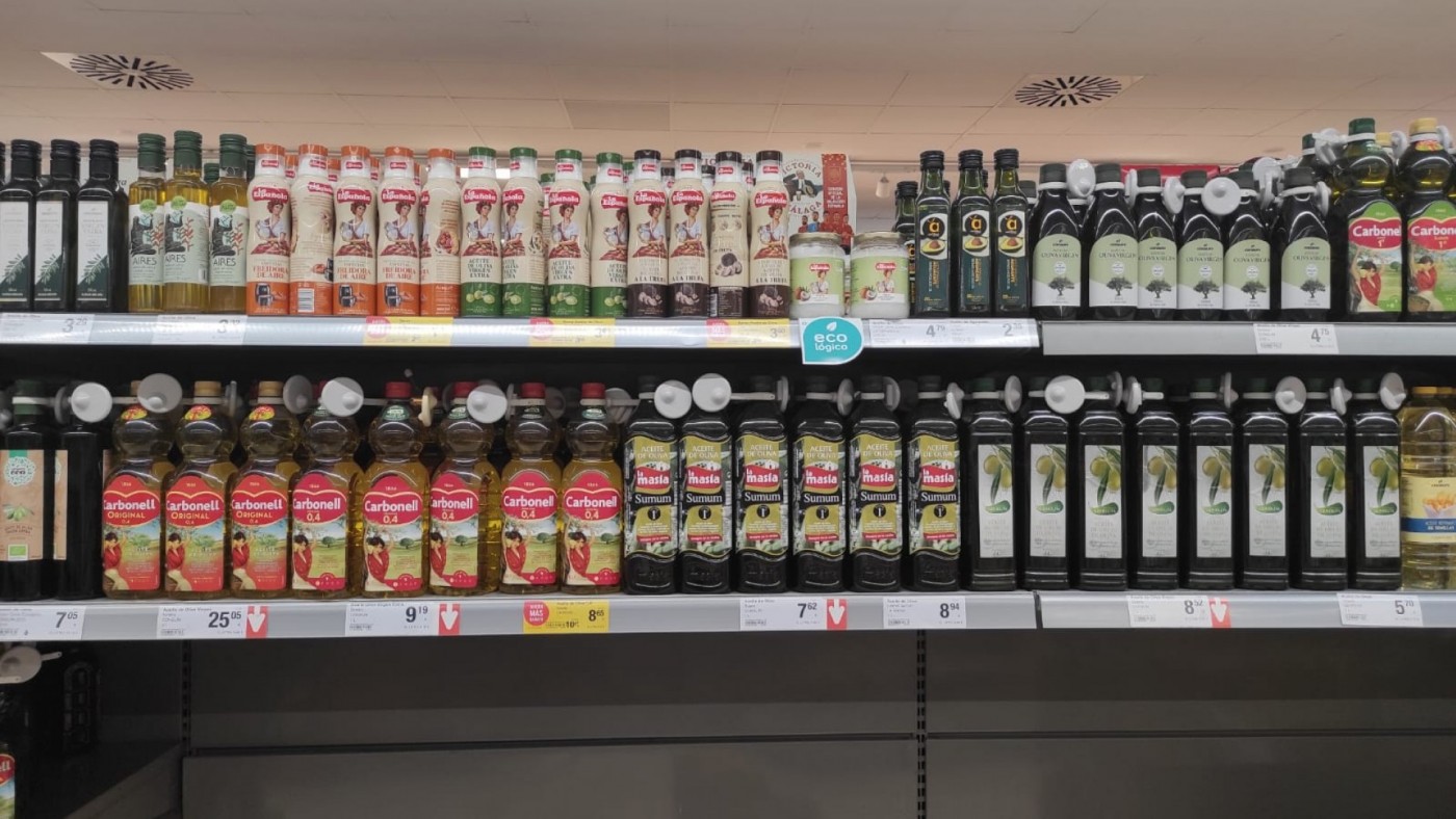 Denuncian diferencias de casi 5 euros en el litro de aceite según la ciudad donde se compre