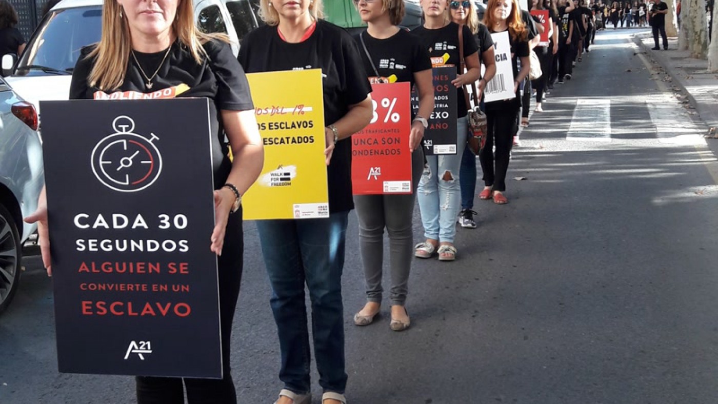 Más de 150 personas participan en Murcia en la marcha "Caminando por la Libertad"