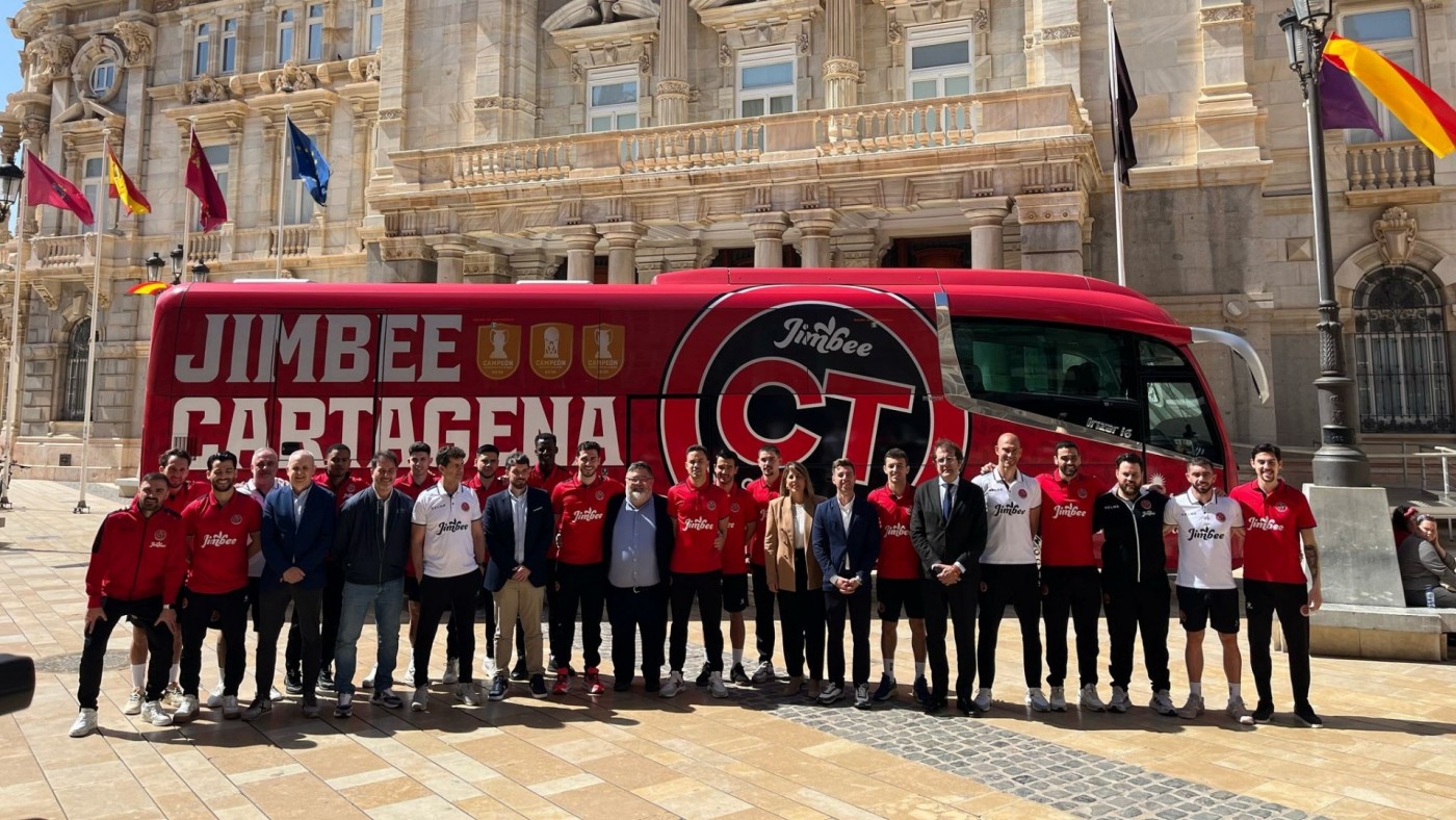 Este es el autobús del equipo campeón