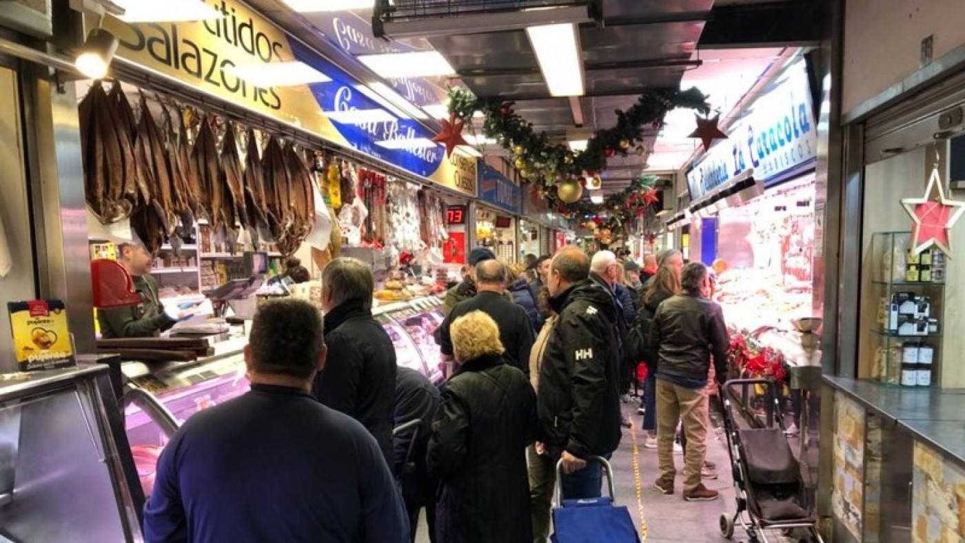 Últimas compras para Nochebuena en las plazas de abastos