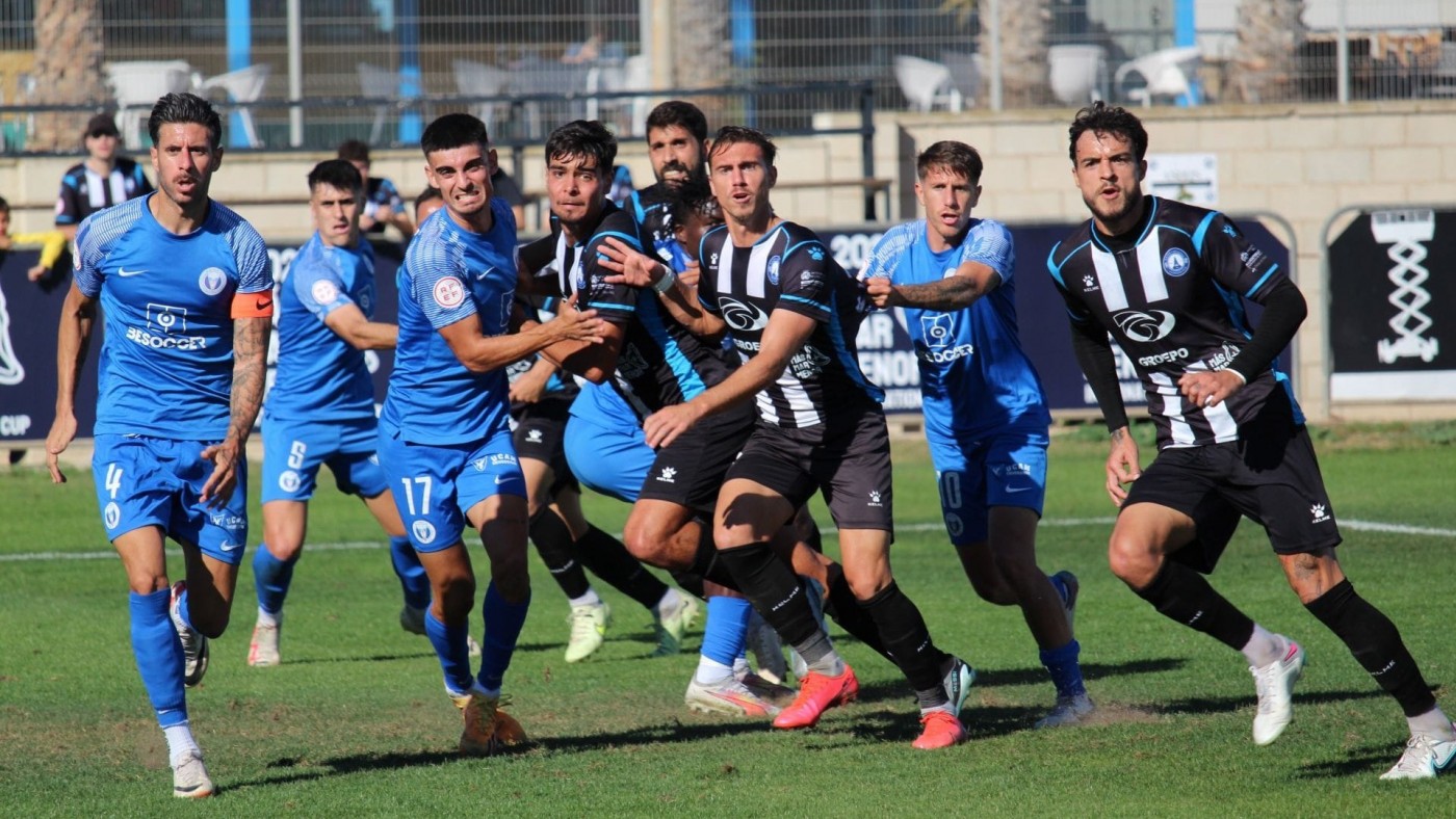 Morros: "Sólo pienso en llegar al domingo, salvar al Racing Cartagena y olvidar la temporada"