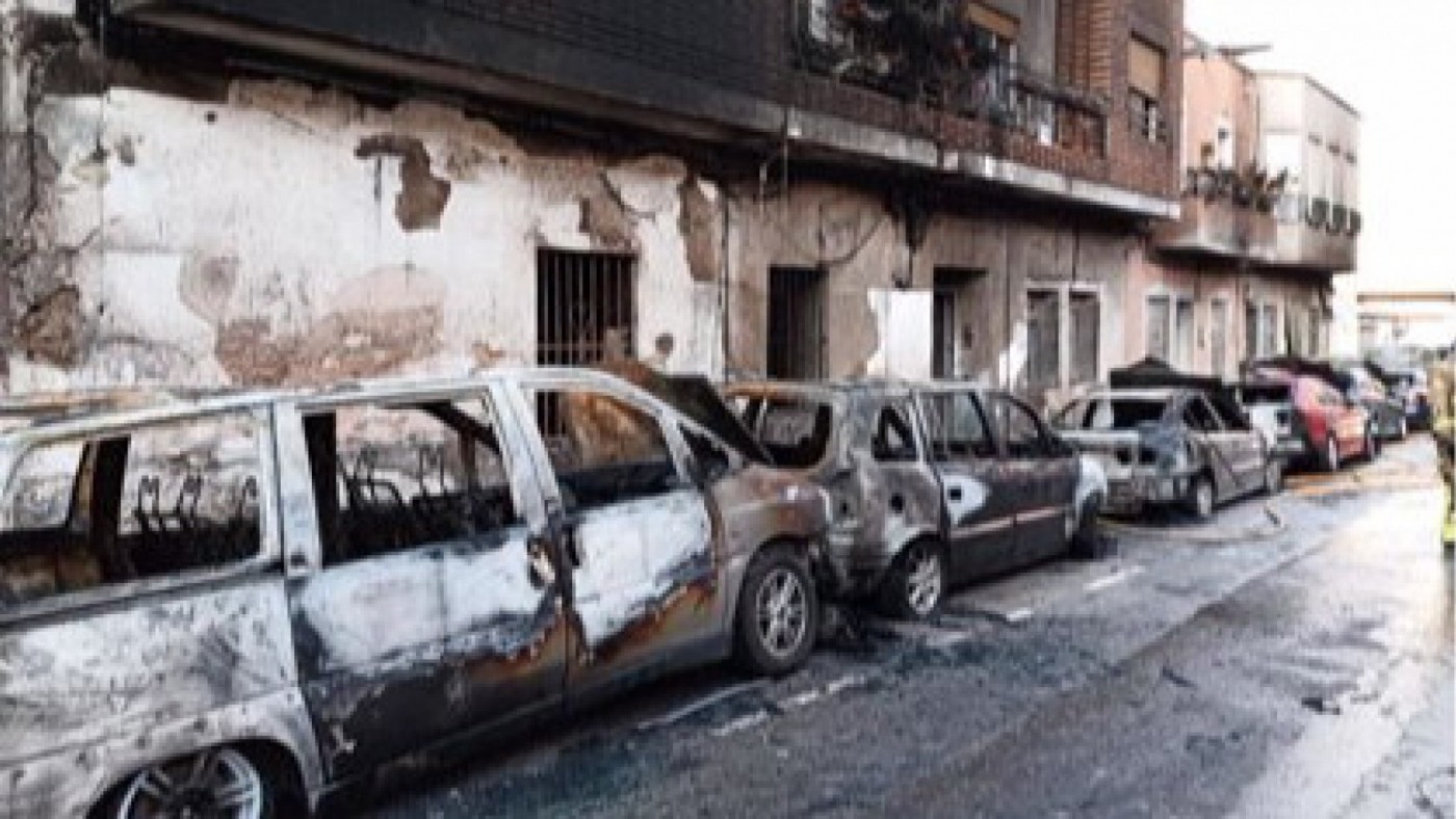 Estado de los vehiculos quemados y de la vivienda siniestrada