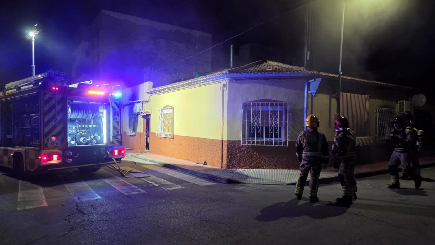 Herida una mujer de 81 años en el incendio de su vivienda en Las Torres de Cotillas