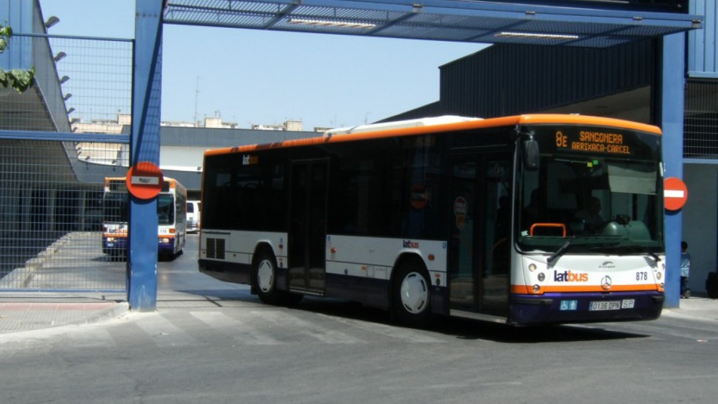 Autobús de la empresa Latbus