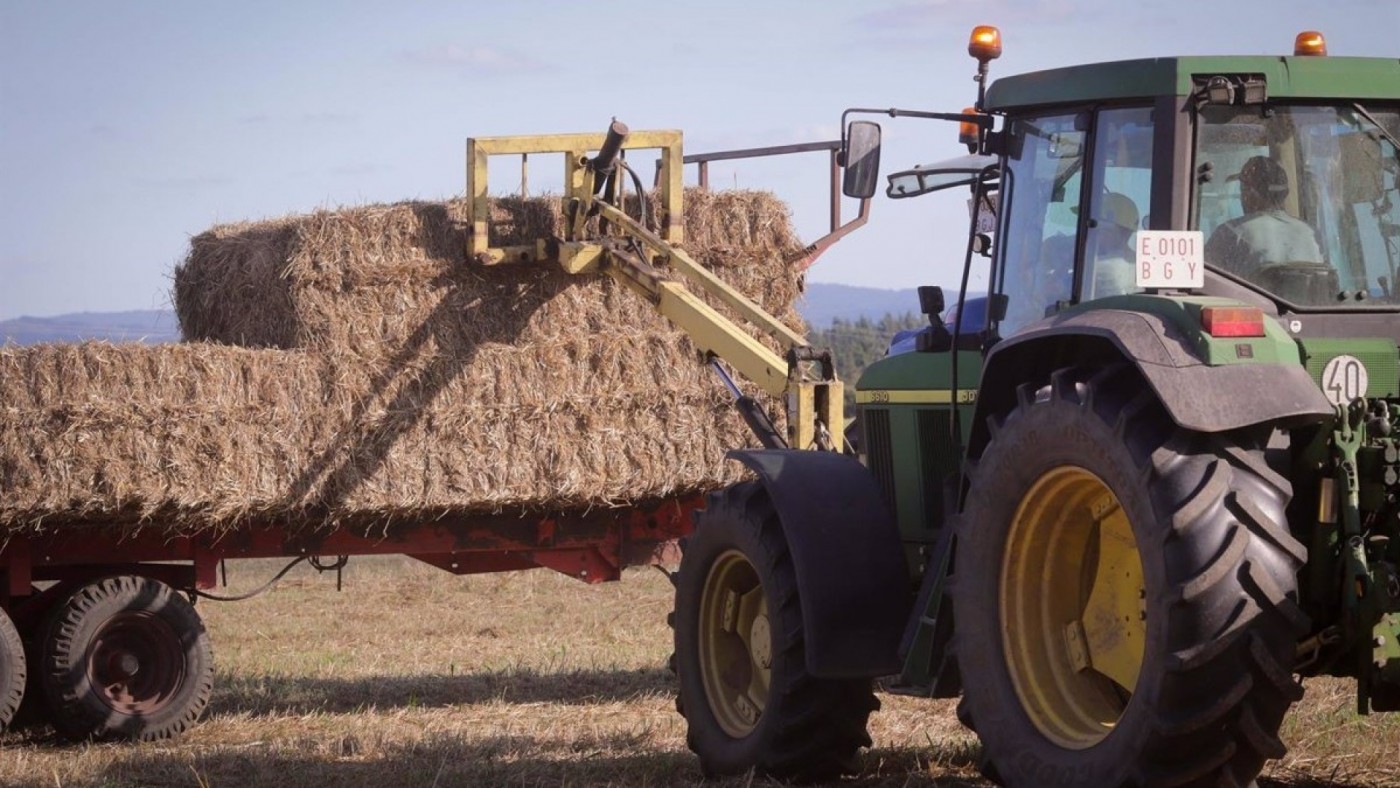 "¿Están hundiendo el campo español a base de meternos 6.000 millones de euros de ayudas de la PAC todos los años?"