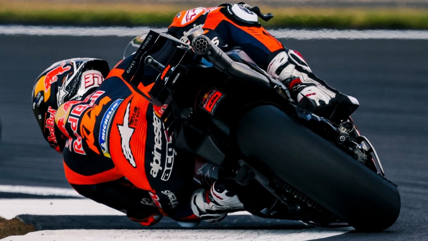 Acosta rasca dos puntos al sprint en Silverstone