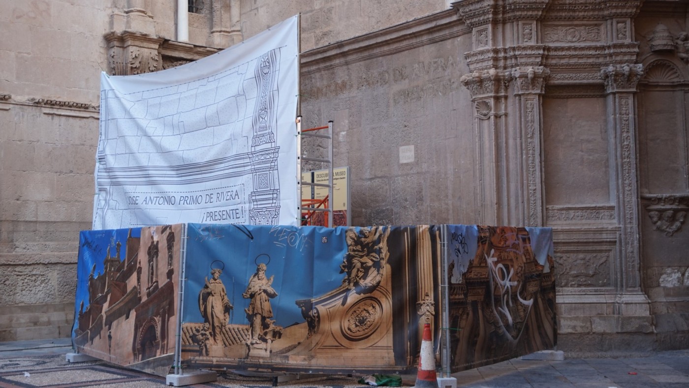 Retiran la inscripción de José Antonio Primo de Rivera de la Catedral