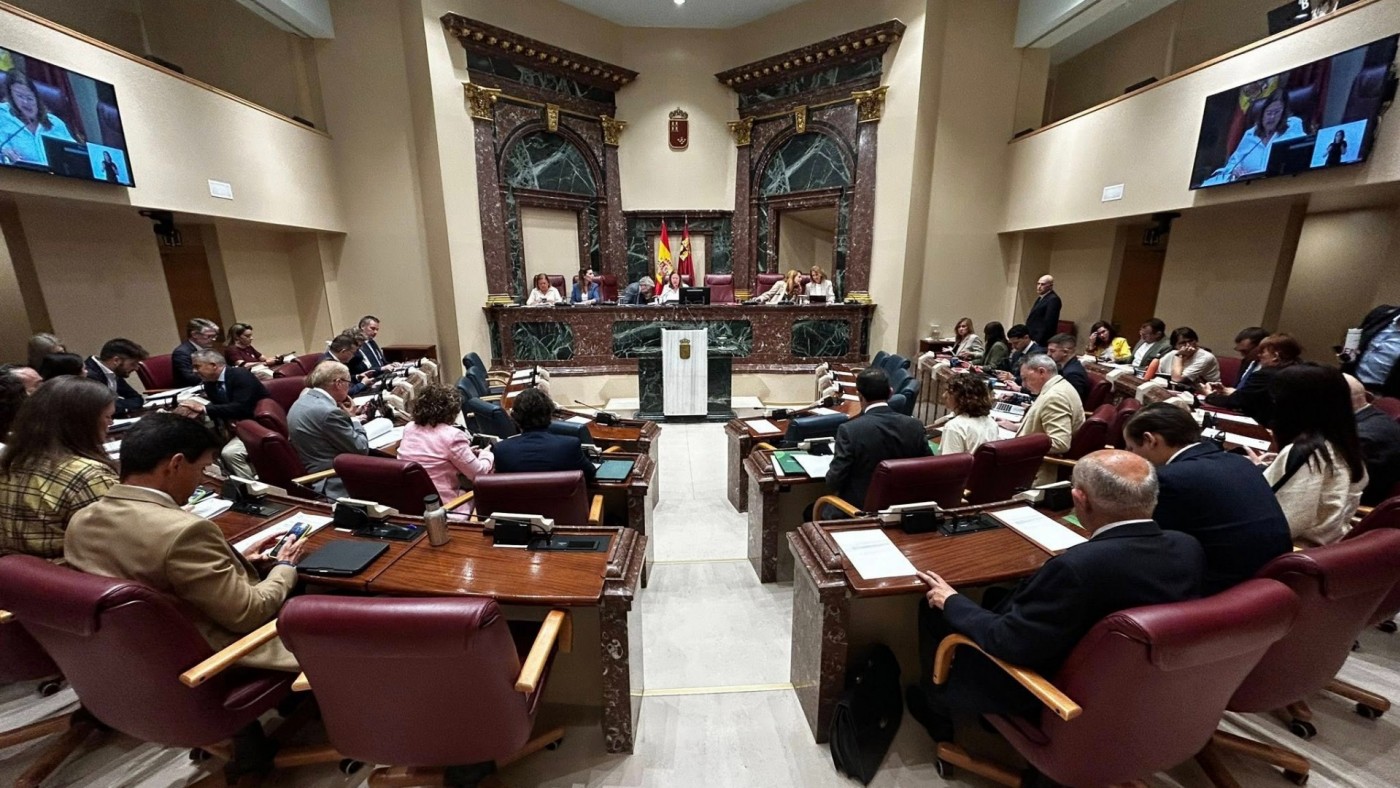 La Asamblea pide más agentes contra el narcotráfico y la apertura inmediata de la UCI de Caravaca