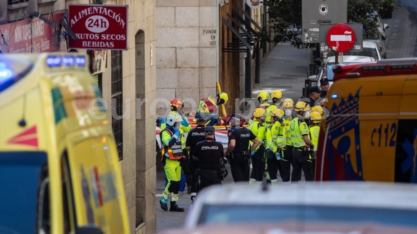 Rescatan los cuerpos de los cuatro desaparecidos tras el derrumbe del edificio en el centro de Madrid