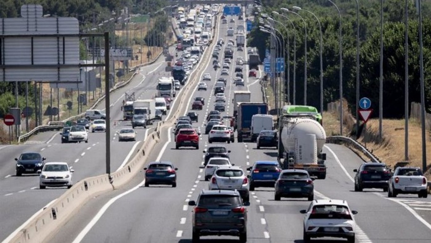 Normalidad en las carreteras en plena operación especial de tráfico