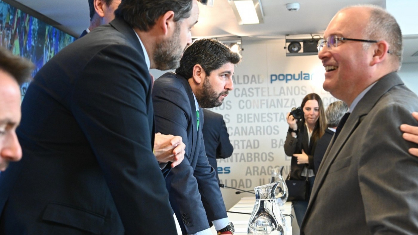 López Miras: "Sánchez va a protagonizar el día más negro de la democracia en las últimas décadas"